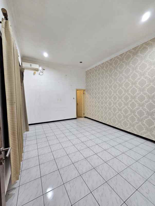 dijual rumah simpang darmo permai