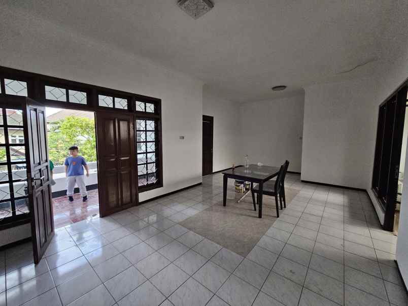 dijual rumah simpang darmo permai