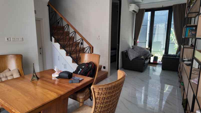 dijual rumah srengseng sawah jagakarsa