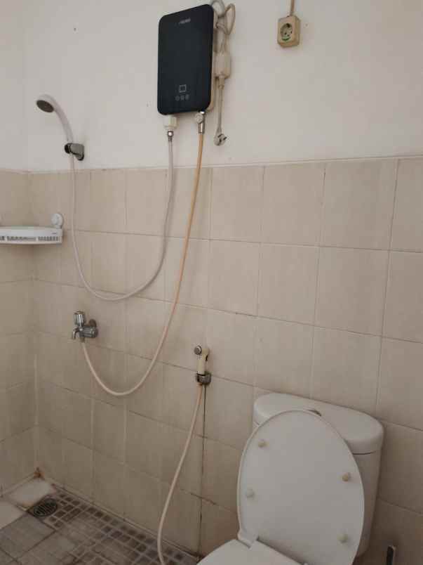 dijual rumah strategis dekat tol di limo cinere depok