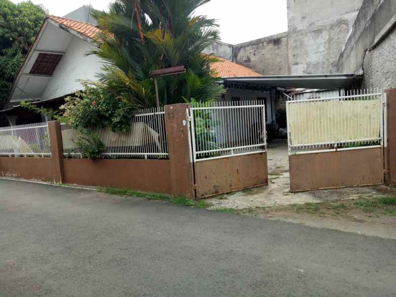 dijual rumah strategis di tanjung barat