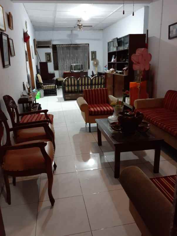 dijual rumah strategis di tanjung barat