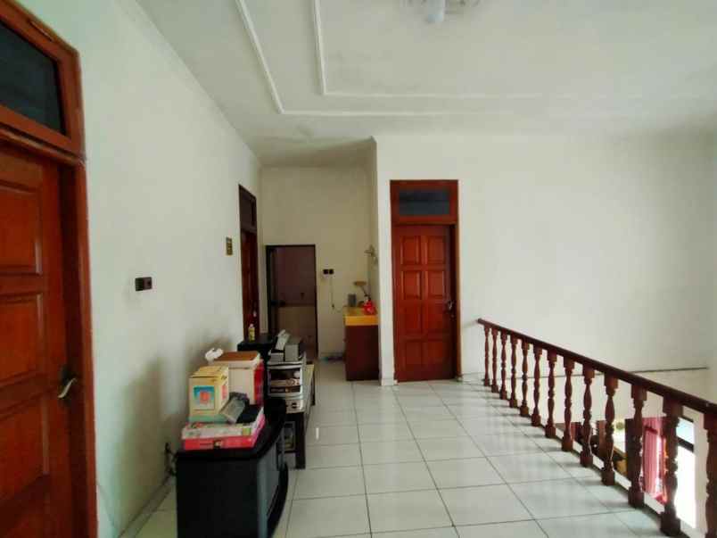 dijual rumah sutorejo prima