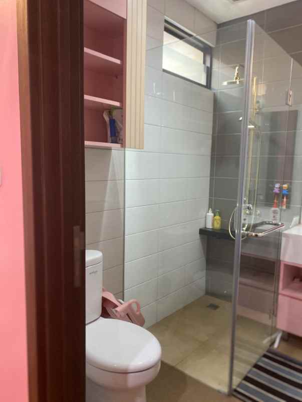 dijual rumah suvarna sutera