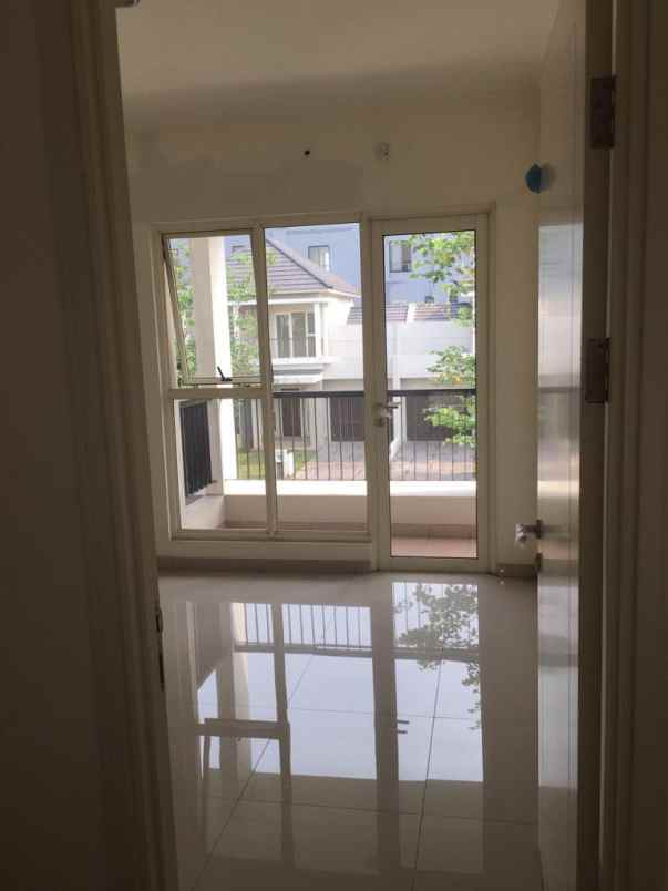 dijual rumah suvarna sutera cluster elysia