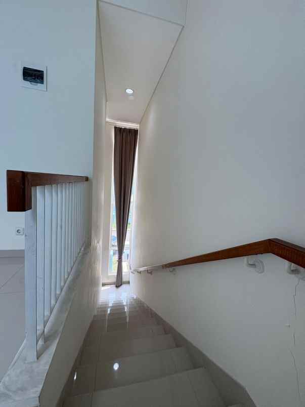 dijual rumah suvarna sutera pasar kemis