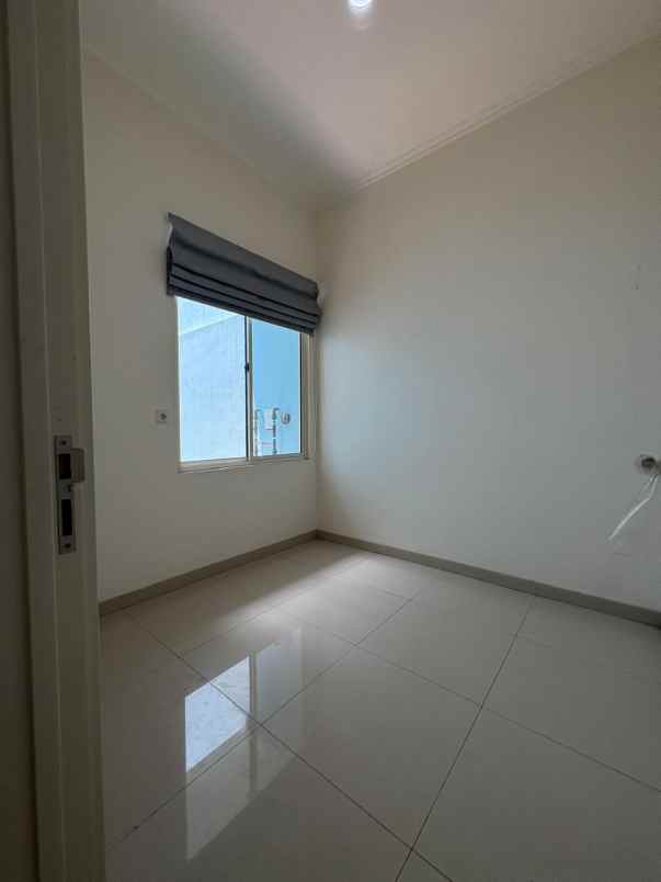 dijual rumah suvarna sutera pasar kemis