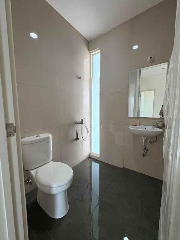 dijual rumah suvarna sutera pasar kemis