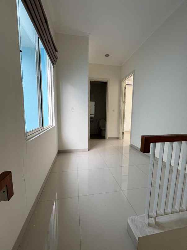dijual rumah suvarna sutera pasar kemis