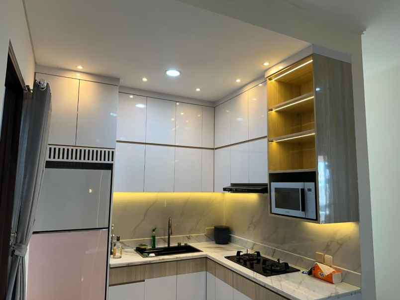 dijual rumah suvarna sutera tangerang