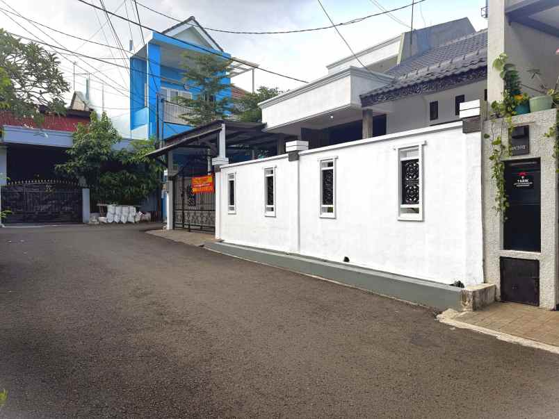 dijual rumah taman buaran
