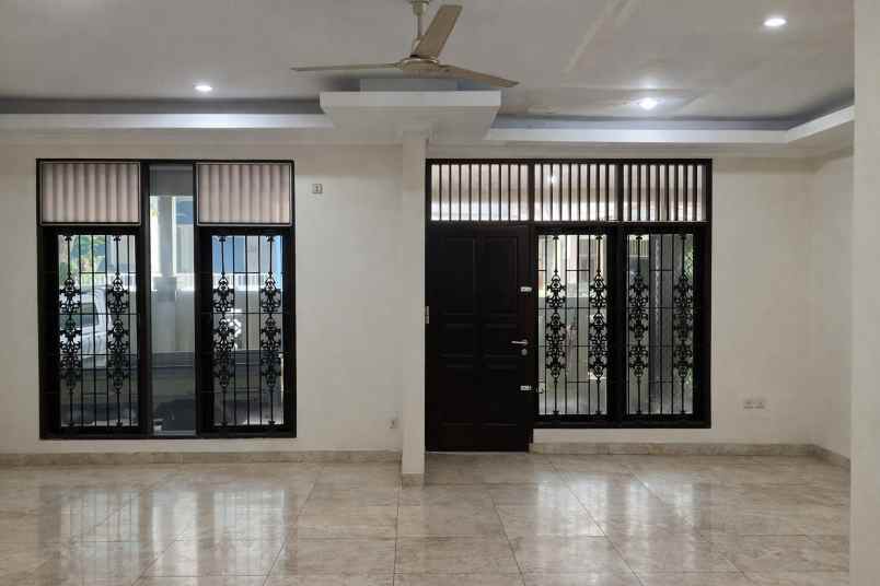 dijual rumah taman buaran