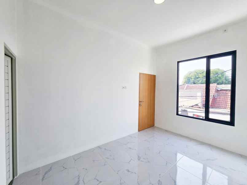 dijual rumah taman harapan baru