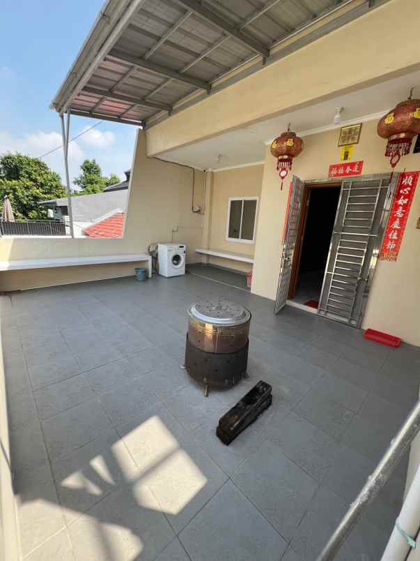 dijual rumah taman surya jakarta barat