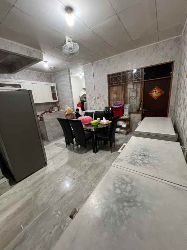 dijual rumah taman surya jakarta barat