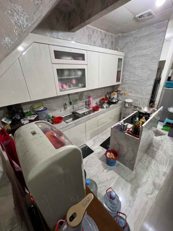 dijual rumah taman surya jakarta barat