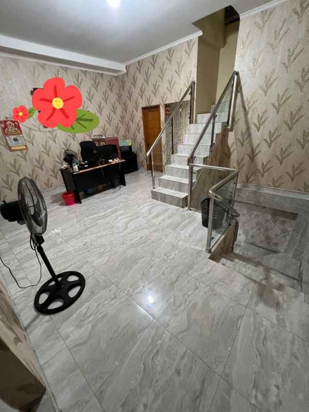 dijual rumah taman surya jakarta barat