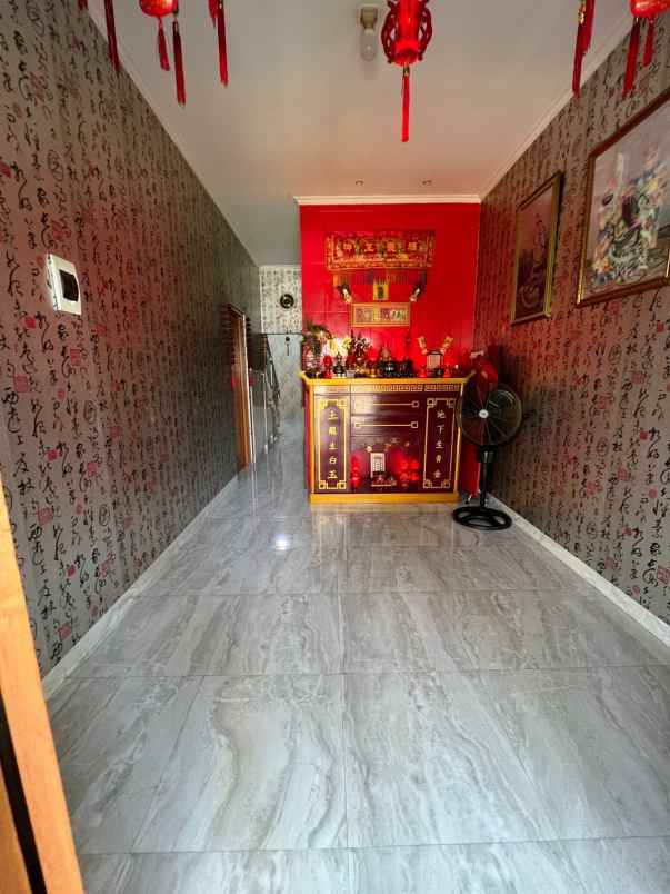 dijual rumah taman surya jakarta barat