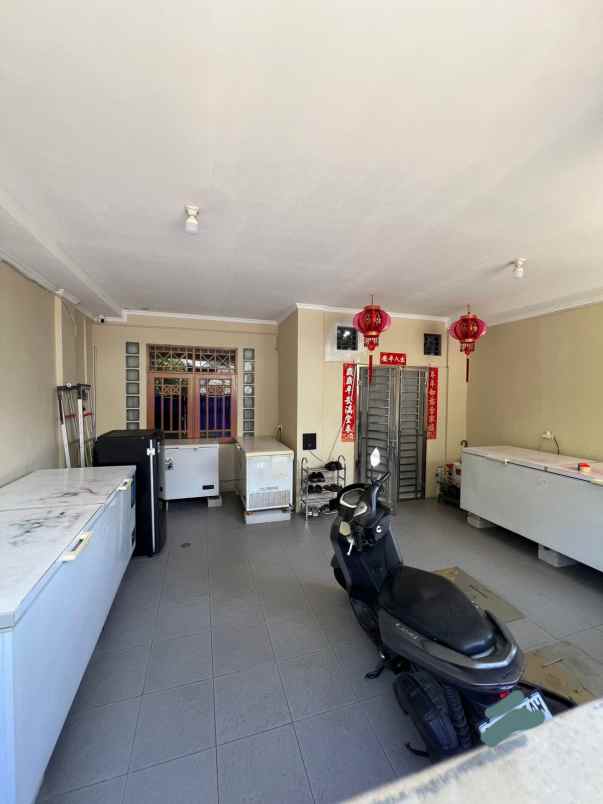 dijual rumah taman surya jakarta barat