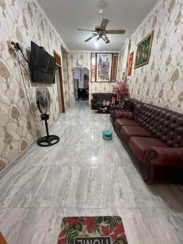 dijual rumah taman surya jakarta barat