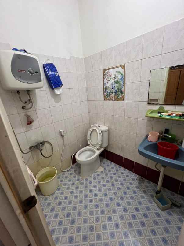 dijual rumah taman surya jakarta barat