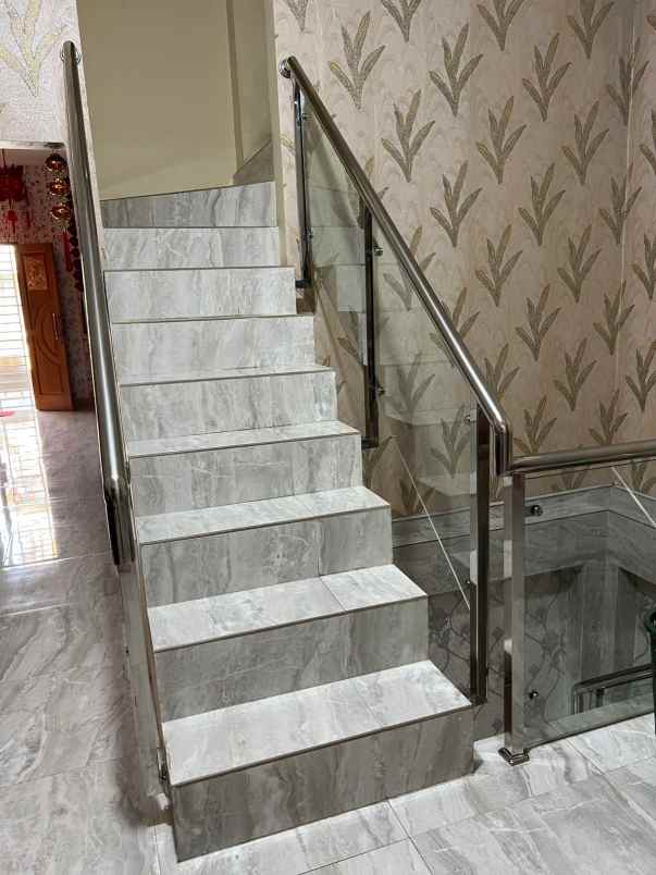 dijual rumah taman surya jakarta barat