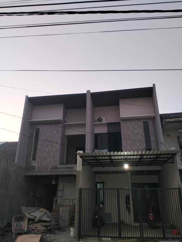 dijual rumah tenggilis