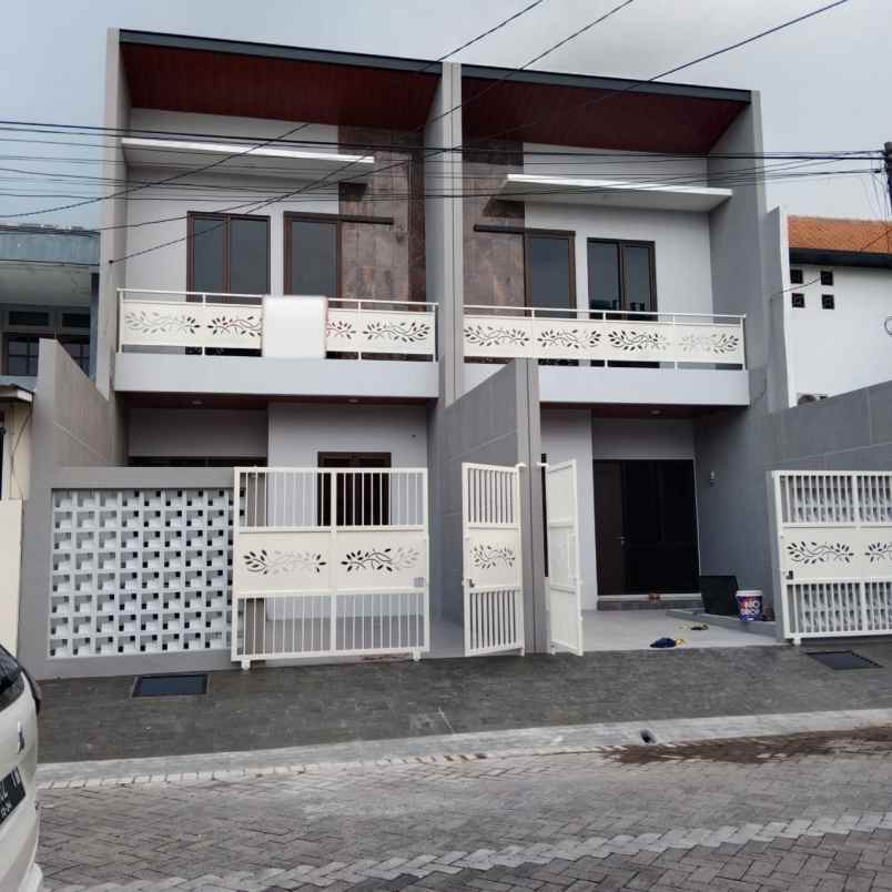 dijual rumah tenggilis mejoyo