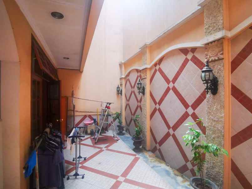 dijual rumah tomang