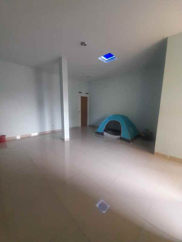 dijual rumah ujung menteng