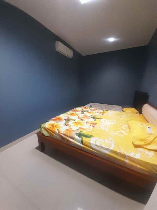 dijual rumah ujung menteng