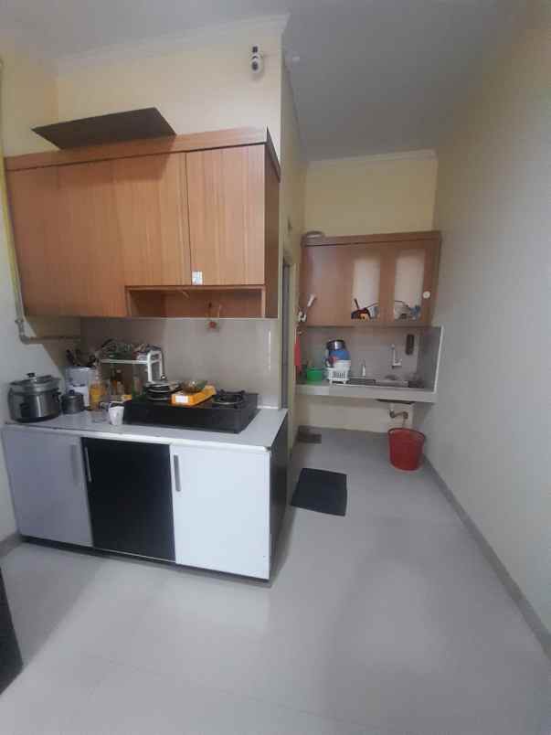 dijual rumah ujung menteng