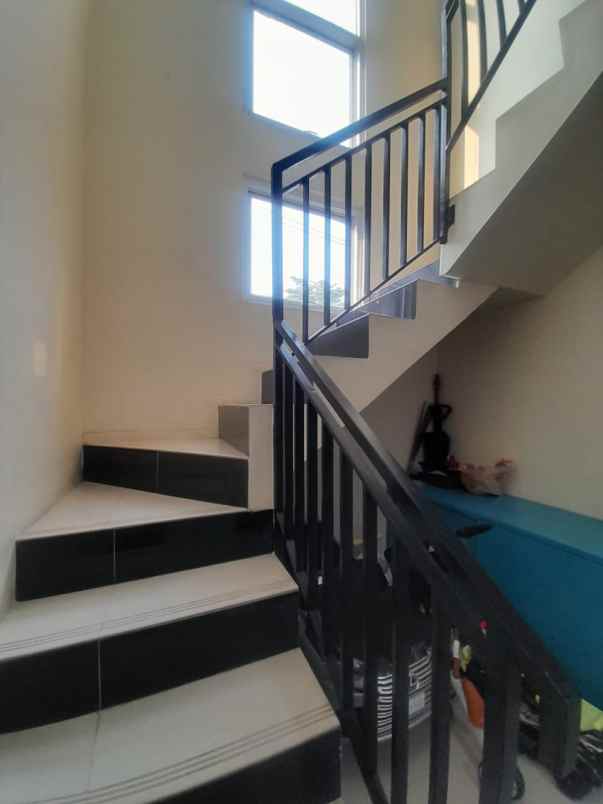 dijual rumah ujung menteng