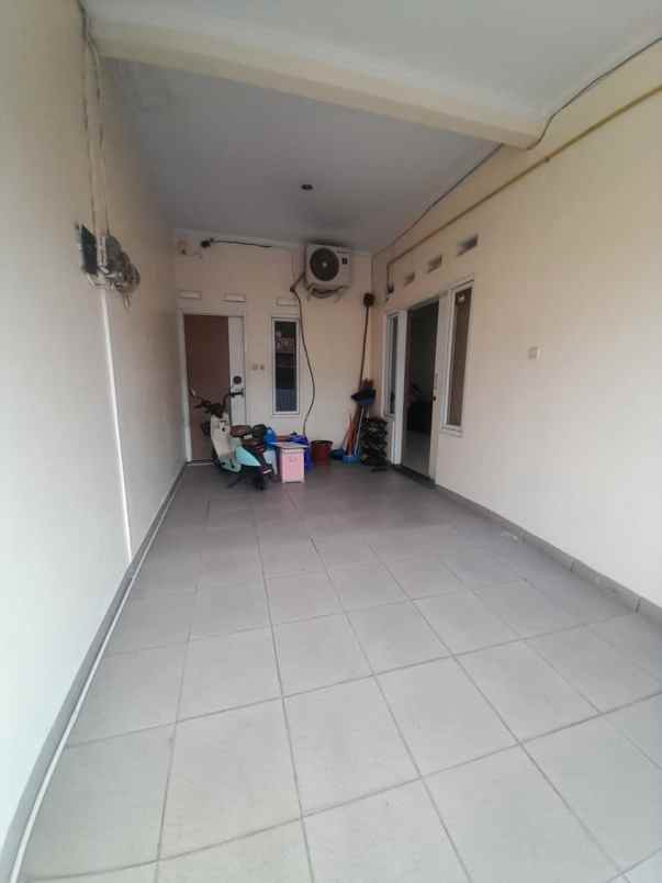 dijual rumah ujung menteng