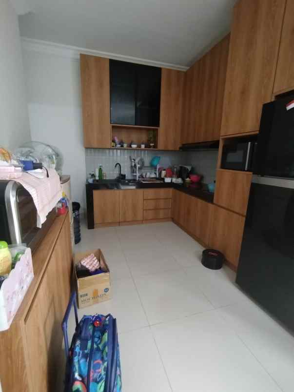 dijual rumah victoria valley bsb semarang