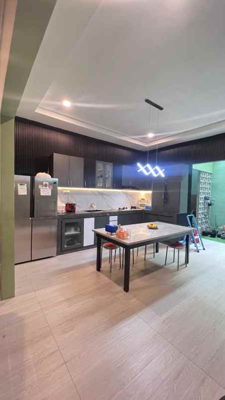 dijual rumah villa bukit tidar jalan