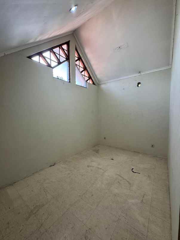 dijual rumah villa delima karang tengah