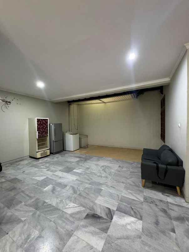 dijual rumah villa delima karang tengah