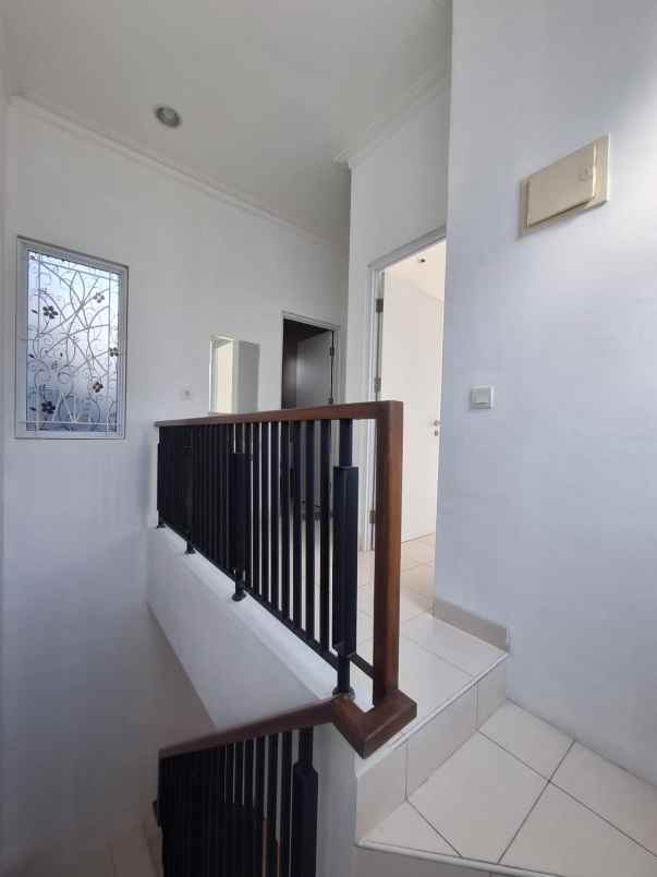 dijual rumah visalia