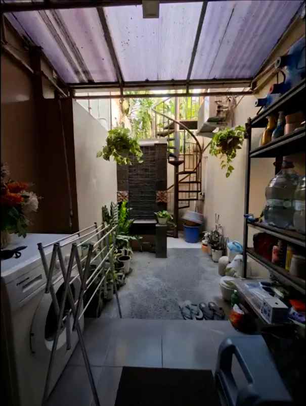 dijual rumah wirogunan