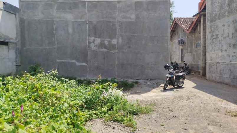 dijual tanah 1 km xt square