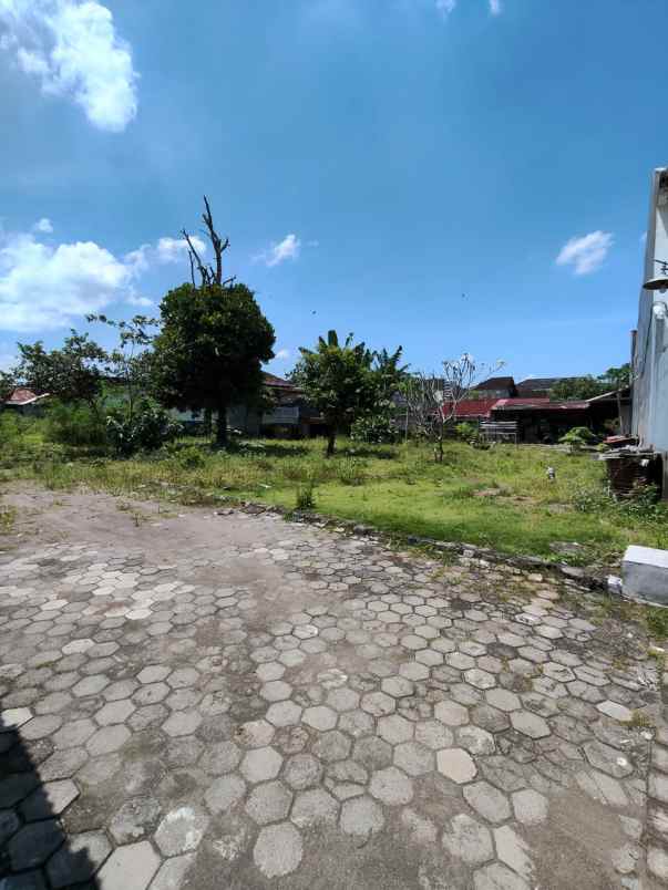 dijual tanah pekarangan di jalan damai jakal km 8
