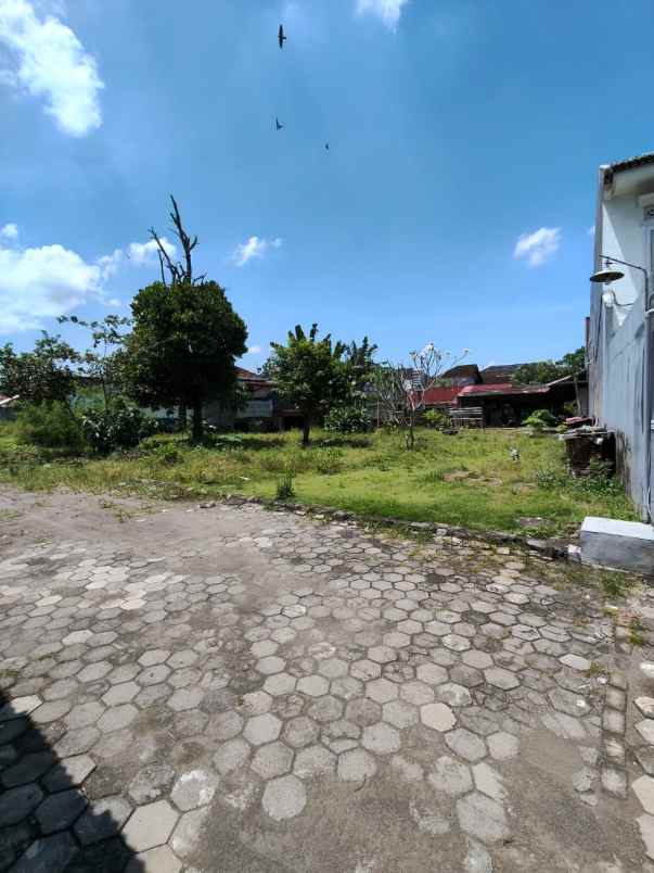 dijual tanah pekarangan di jalan damai jakal km 8