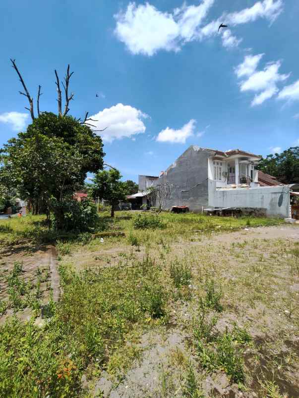 dijual tanah pekarangan di jalan damai jakal km 8