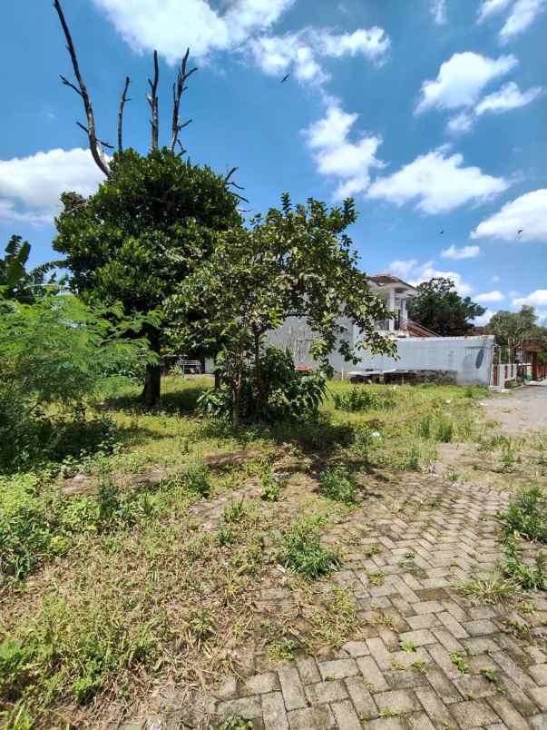 dijual tanah pekarangan di jalan damai jakal km 8