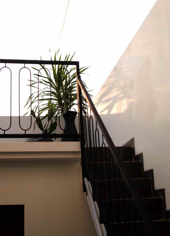 dijual villa dayu jalan damai