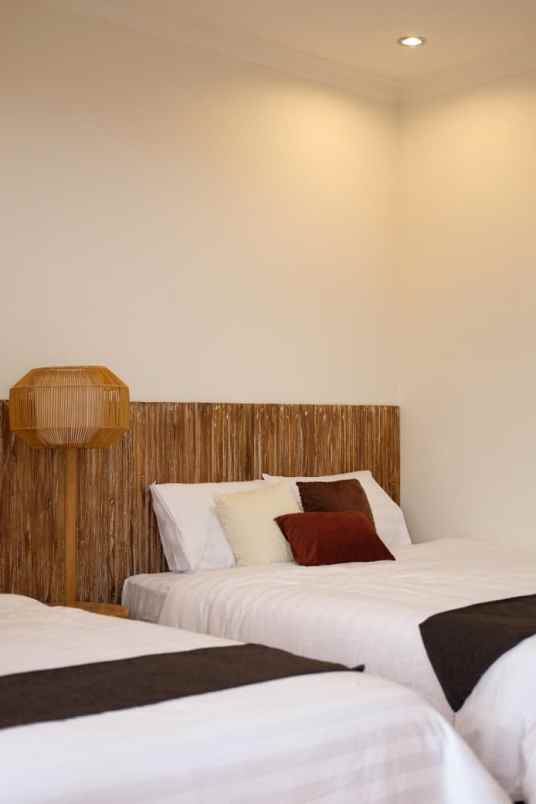 dijual villa dayu jalan damai