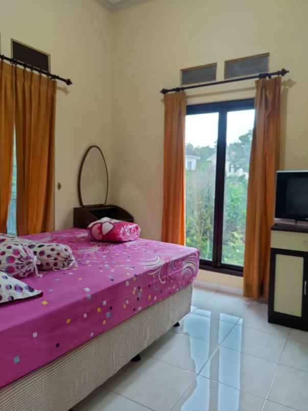 dijual villa jalan abdul gani atas