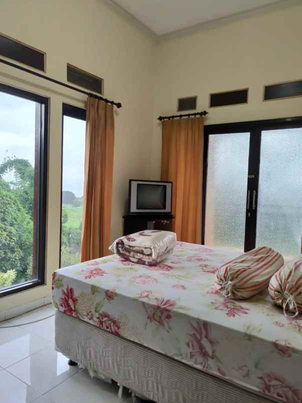 dijual villa jalan abdul gani atas