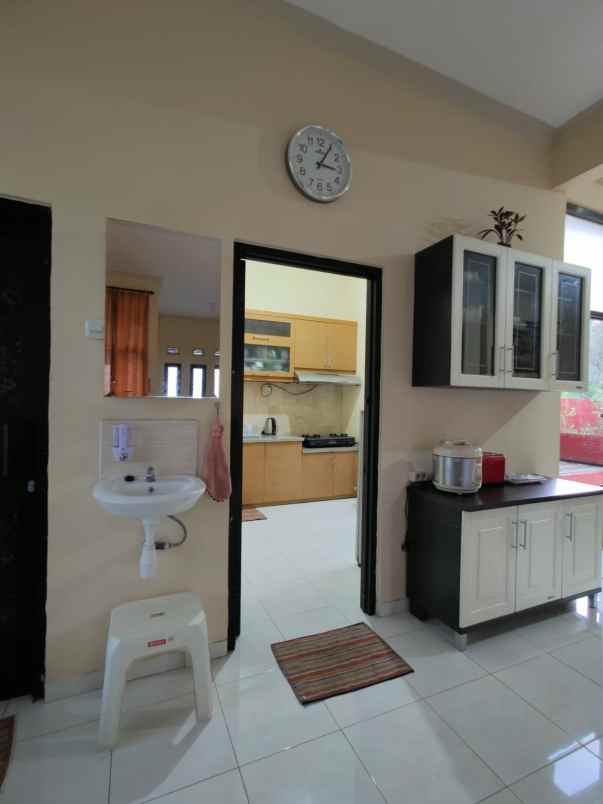 dijual villa jalan abdul gani atas